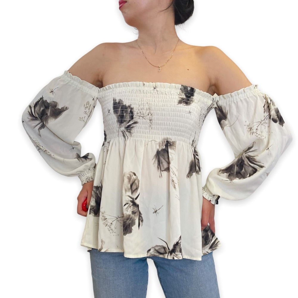 EXPRESS Artsy Floral Offshoudler Smocked Puffsleeve Blouse Size XS